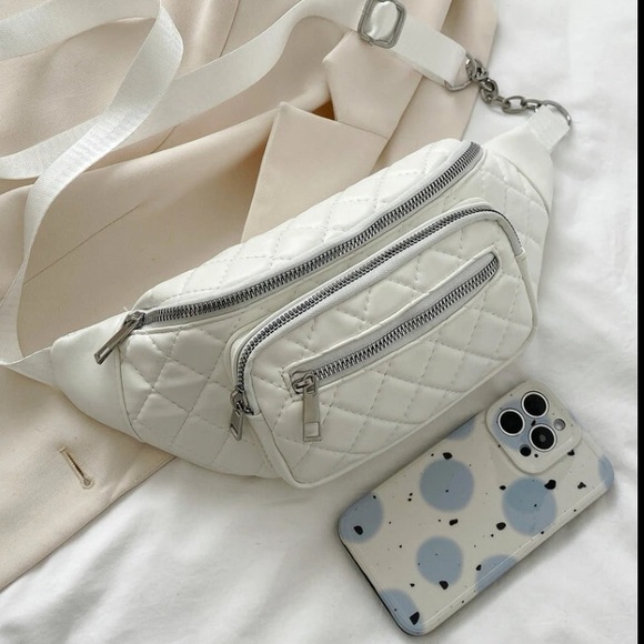 💙 Women’s Faux Leather White Quilted Medium Sized Adjustable Strap Fanny Pack - Picture 4 of 6